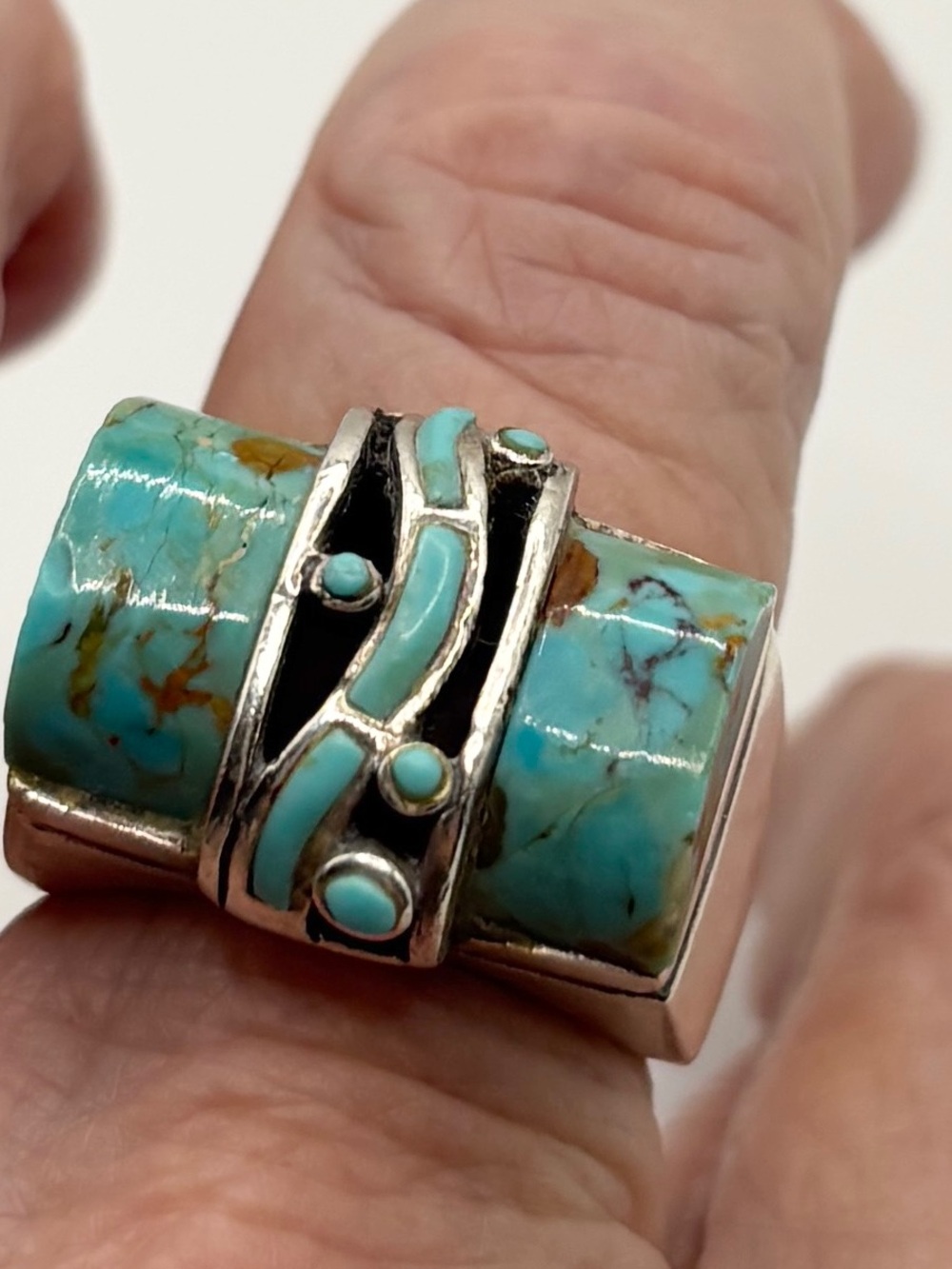 Size 8 Turquoise ring set in Sterling Silver comfortable - Picture 4 of 7